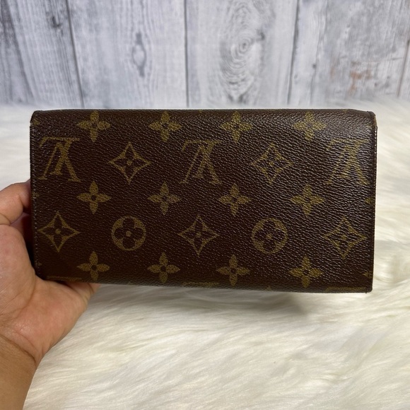 LOUIS VUITTON long zip wallet in monogram - Picture 4 of 17